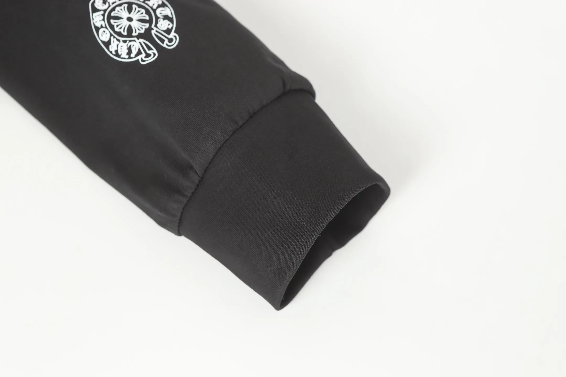 P160 Cross-border model. Please do not place an order if you pursue perfection. -Chrome Hearts/Chrome Hearts 23ss white horseshoe Sanskrit printed popular long-sleeved T-shirt -High weight, high density and high quality. The wool is soft, delicate and skin-friendly. It feels soft and silky. It has excellent warmth and skin-friendly properties.